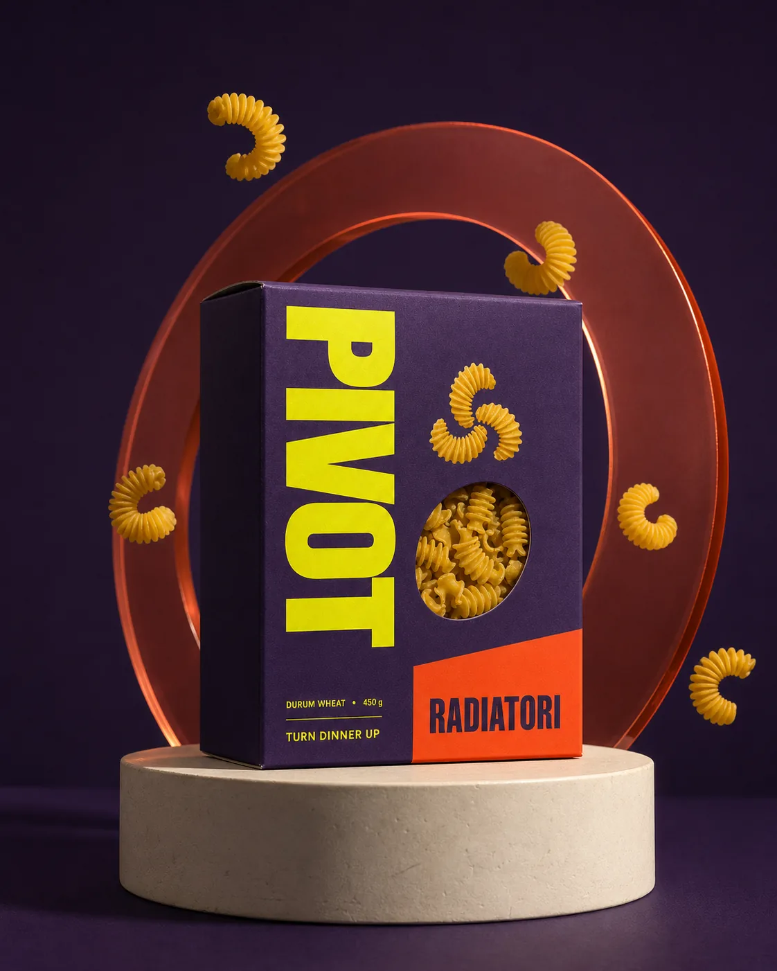 PIVOTE: packaging de pasta sobre una base escenográfica violeta