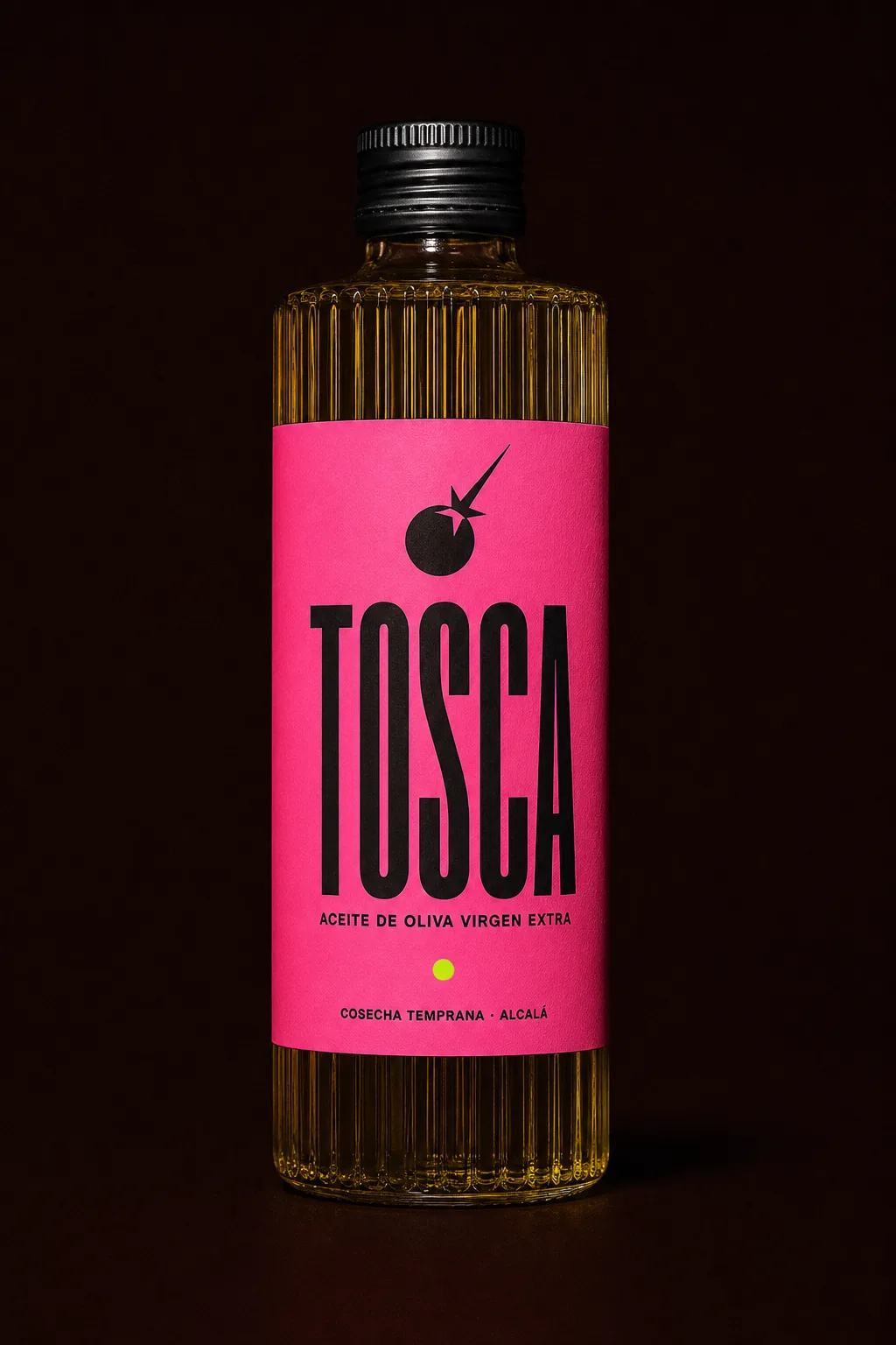 TOSCA: botella de aceite con etiqueta rosa sobre fondo oscuro